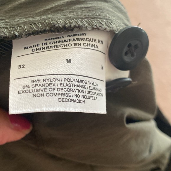 Nike menswear multi functional short pants. Lightweight, khaki and cool wear. - Picture 10 of 12